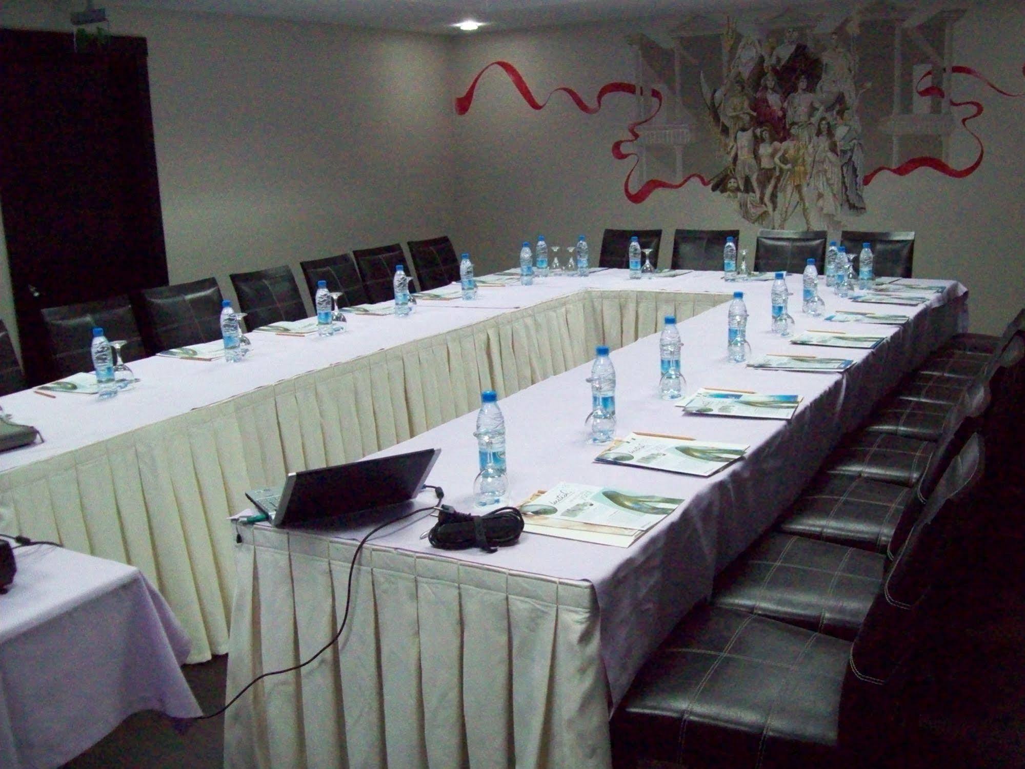 May Park Hotel Измир Екстериор снимка
